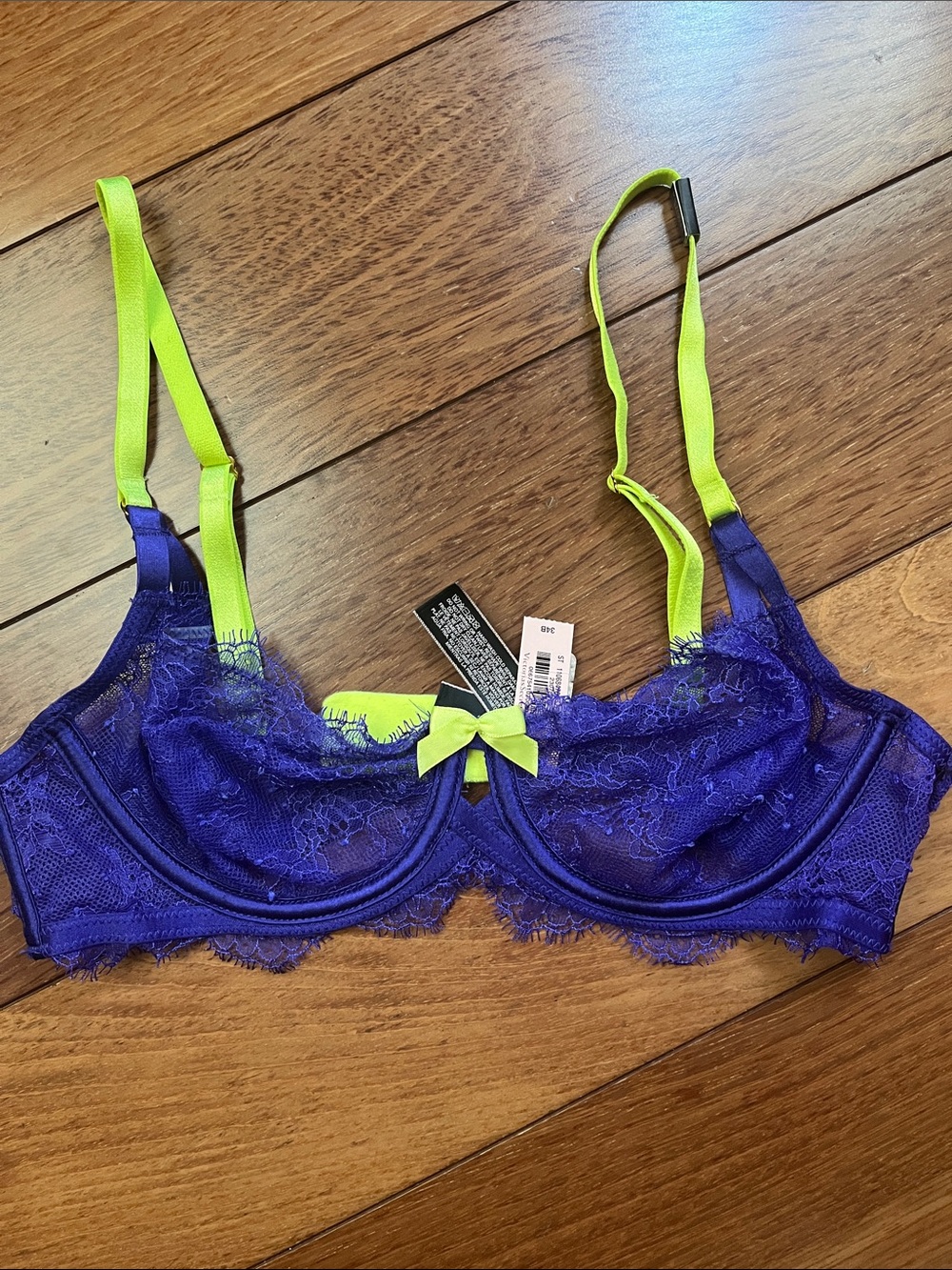 NWT Victoria’s Secret Neon Lace Underwire Bra